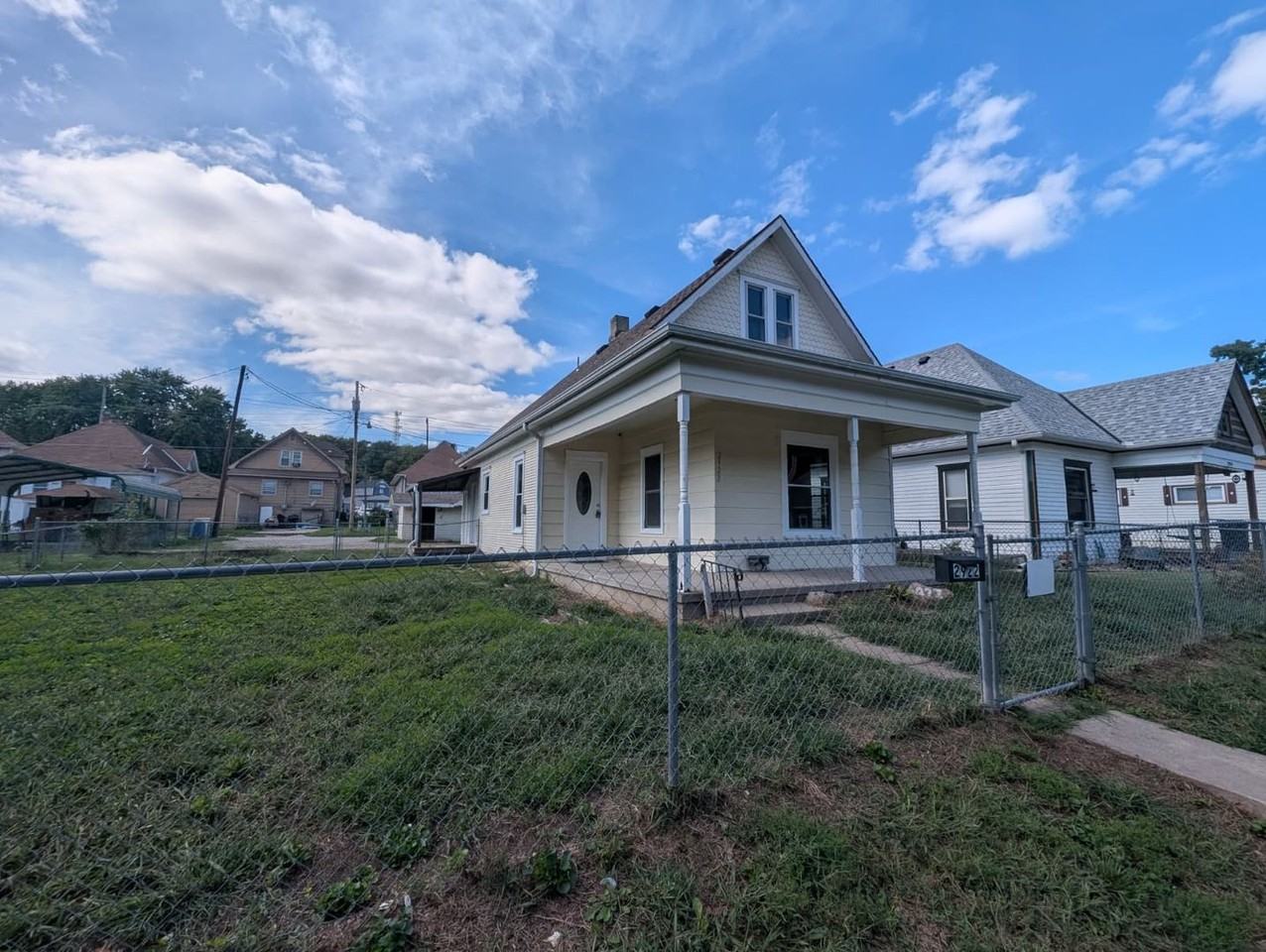 2922 Burnside Ave - Photo 2 of 19