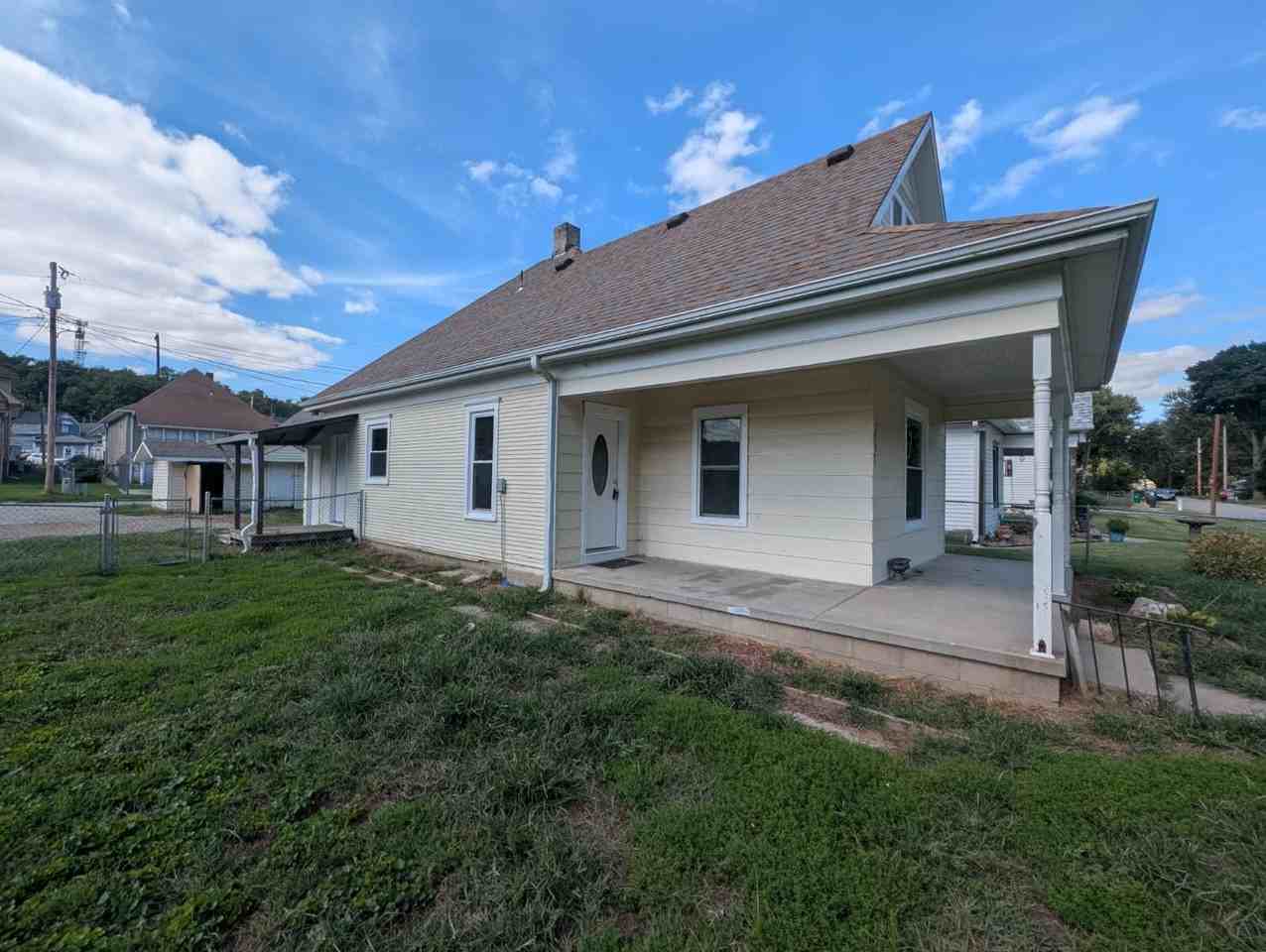 2922 Burnside Ave - Photo 3 of 19