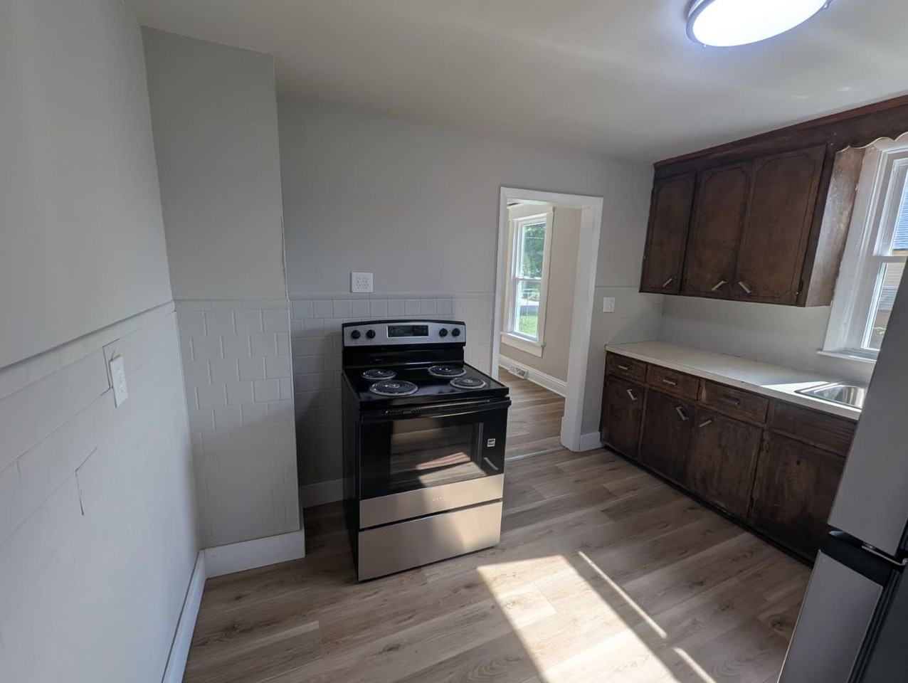2922 Burnside Ave - Photo 4 of 19