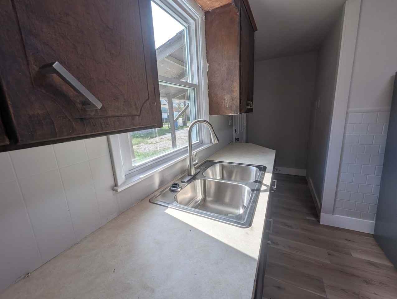 2922 Burnside Ave - Photo 6 of 19
