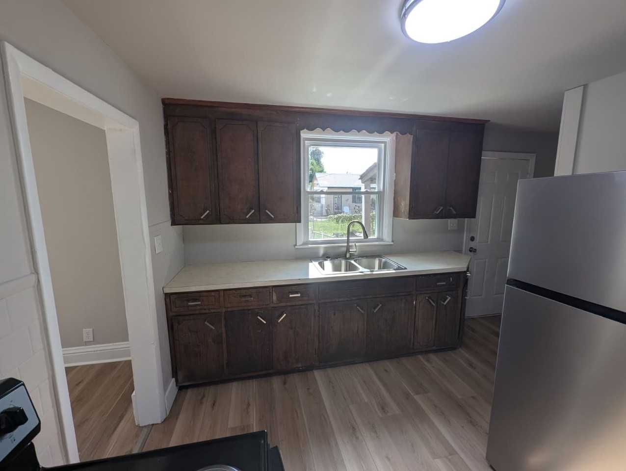 2922 Burnside Ave - Photo 7 of 19