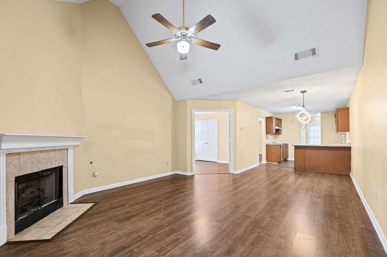 7782 Shadowland Dr - Photo 5 of 25