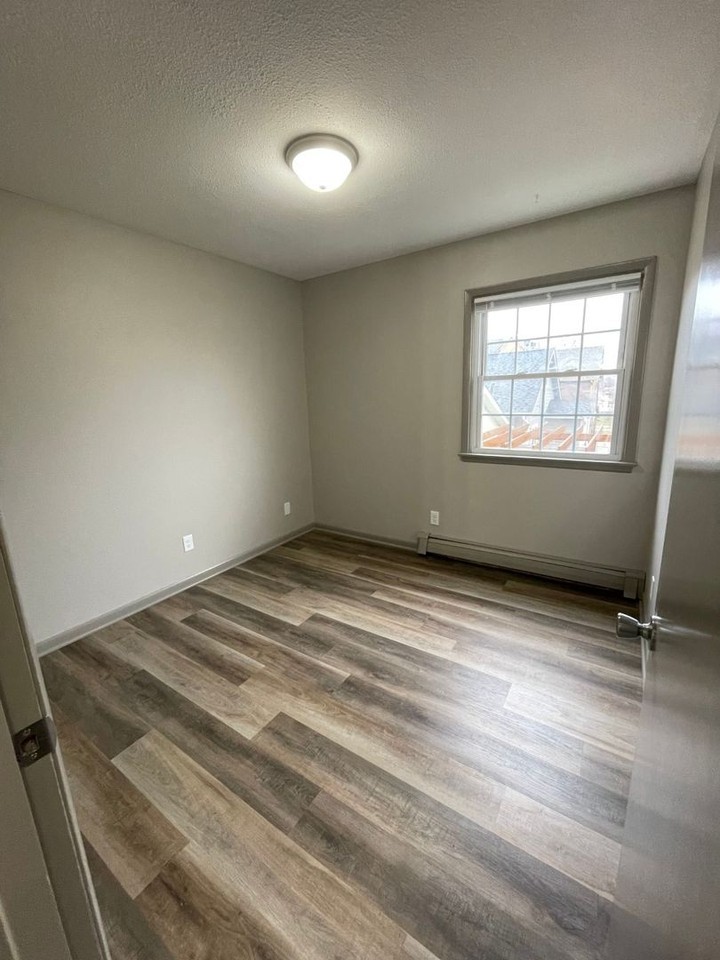 820 Lyon Street Apartments - Photo 6 of 10