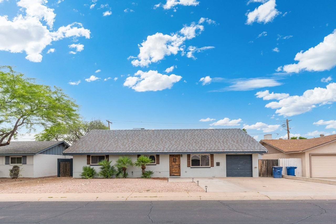 9 E Del Rio Dr - Photo 2 of 50