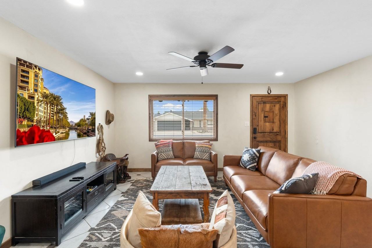 9 E Del Rio Dr - Photo 4 of 50