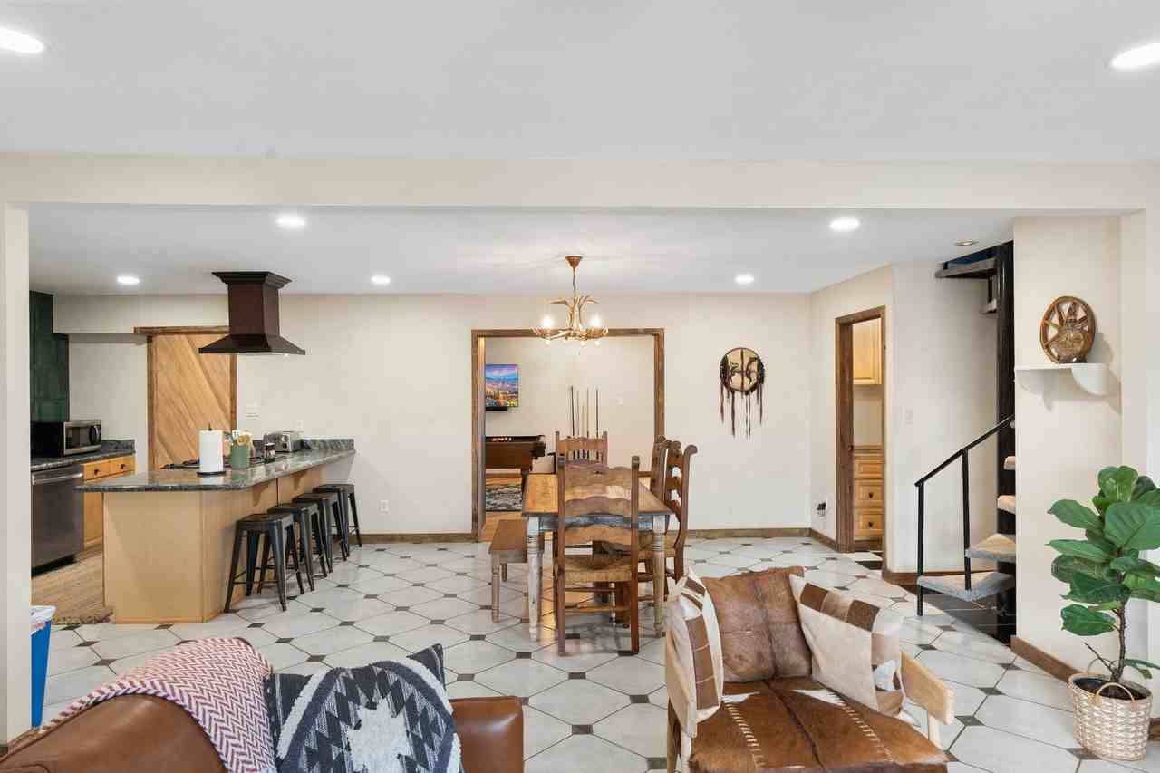 9 E Del Rio Dr - Photo 5 of 50