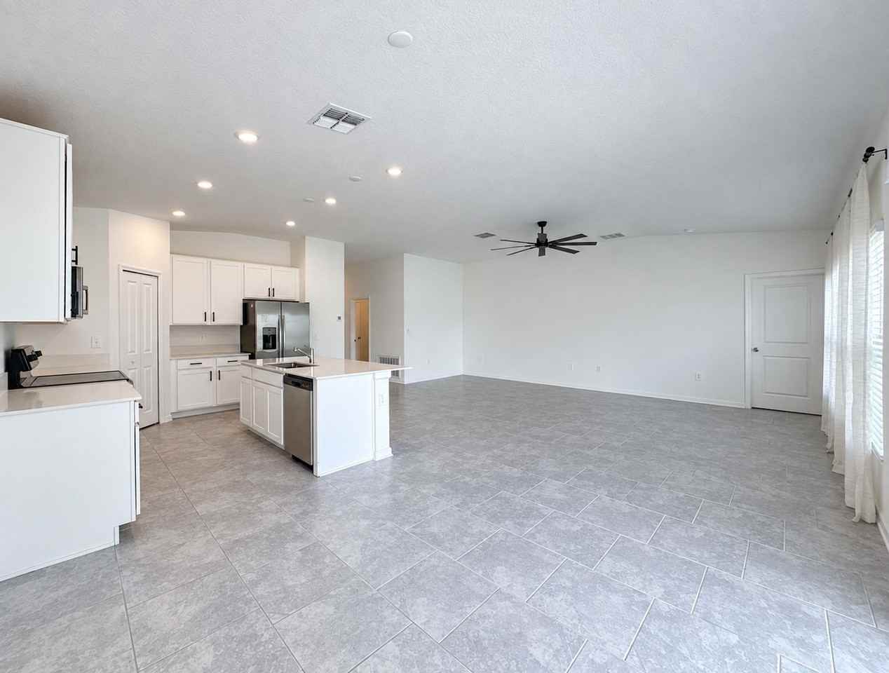 977 Waterfall Blvd - Photo 4 of 24