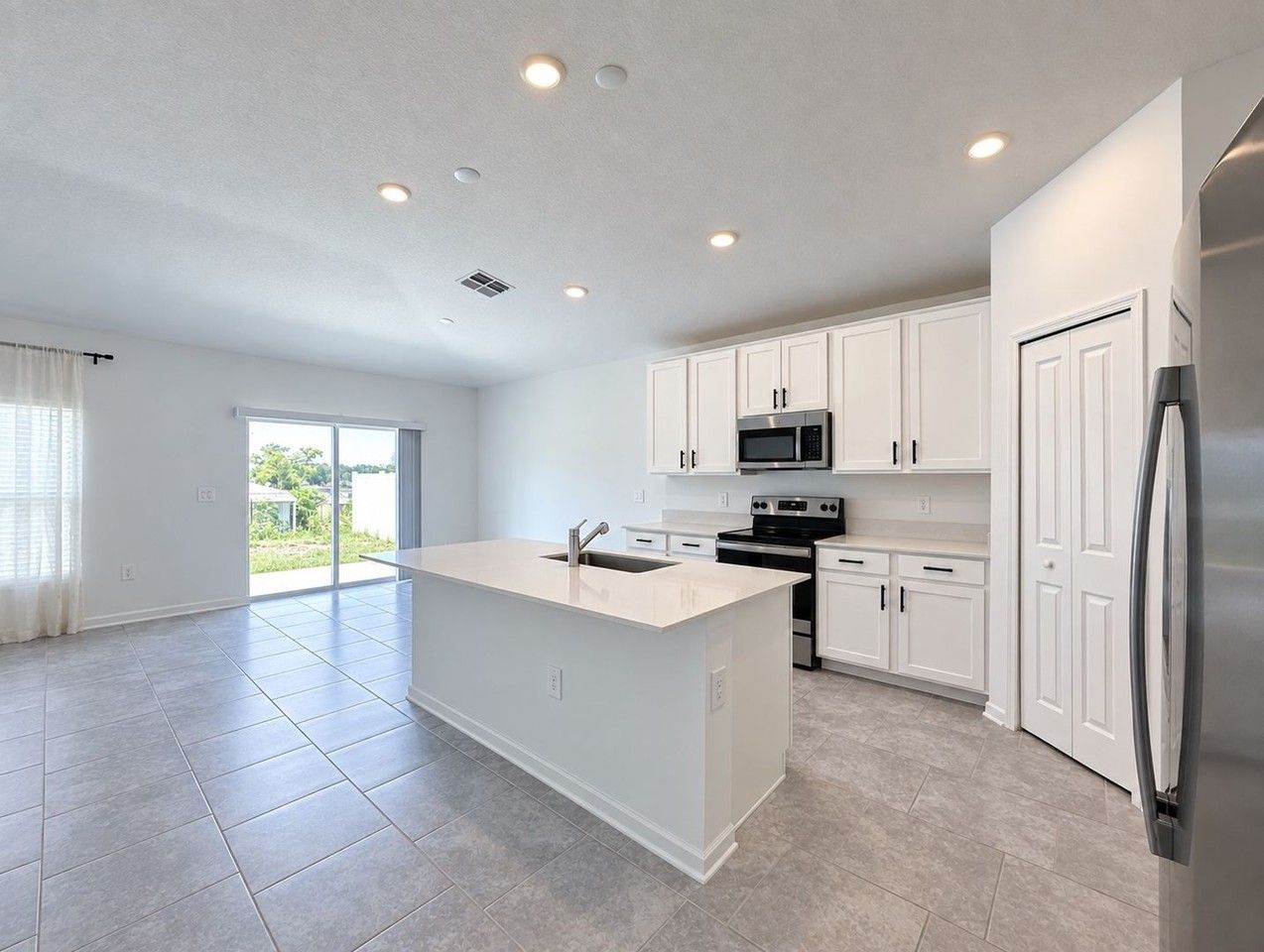 977 Waterfall Blvd - Photo 6 of 24