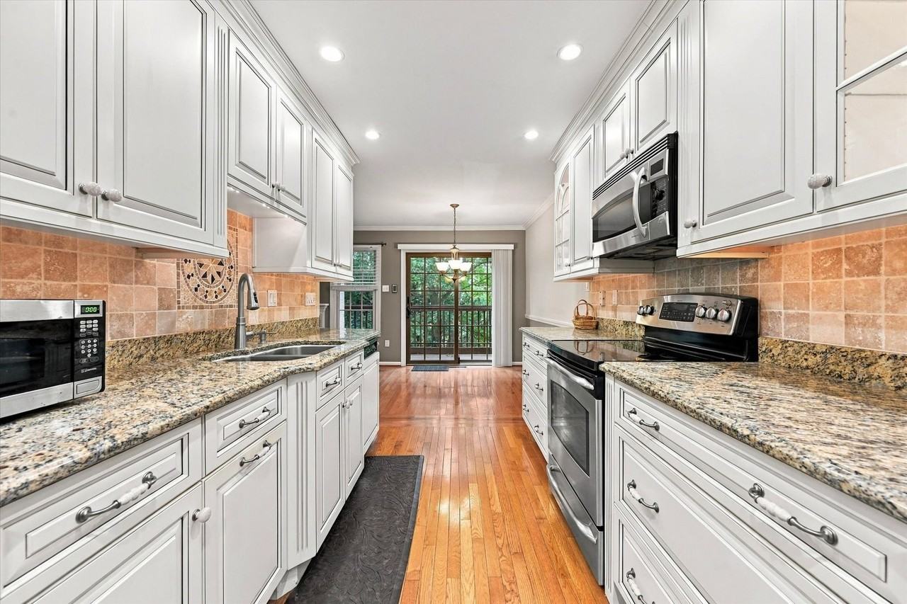 194 Mansion House Dr - Photo 3 of 19