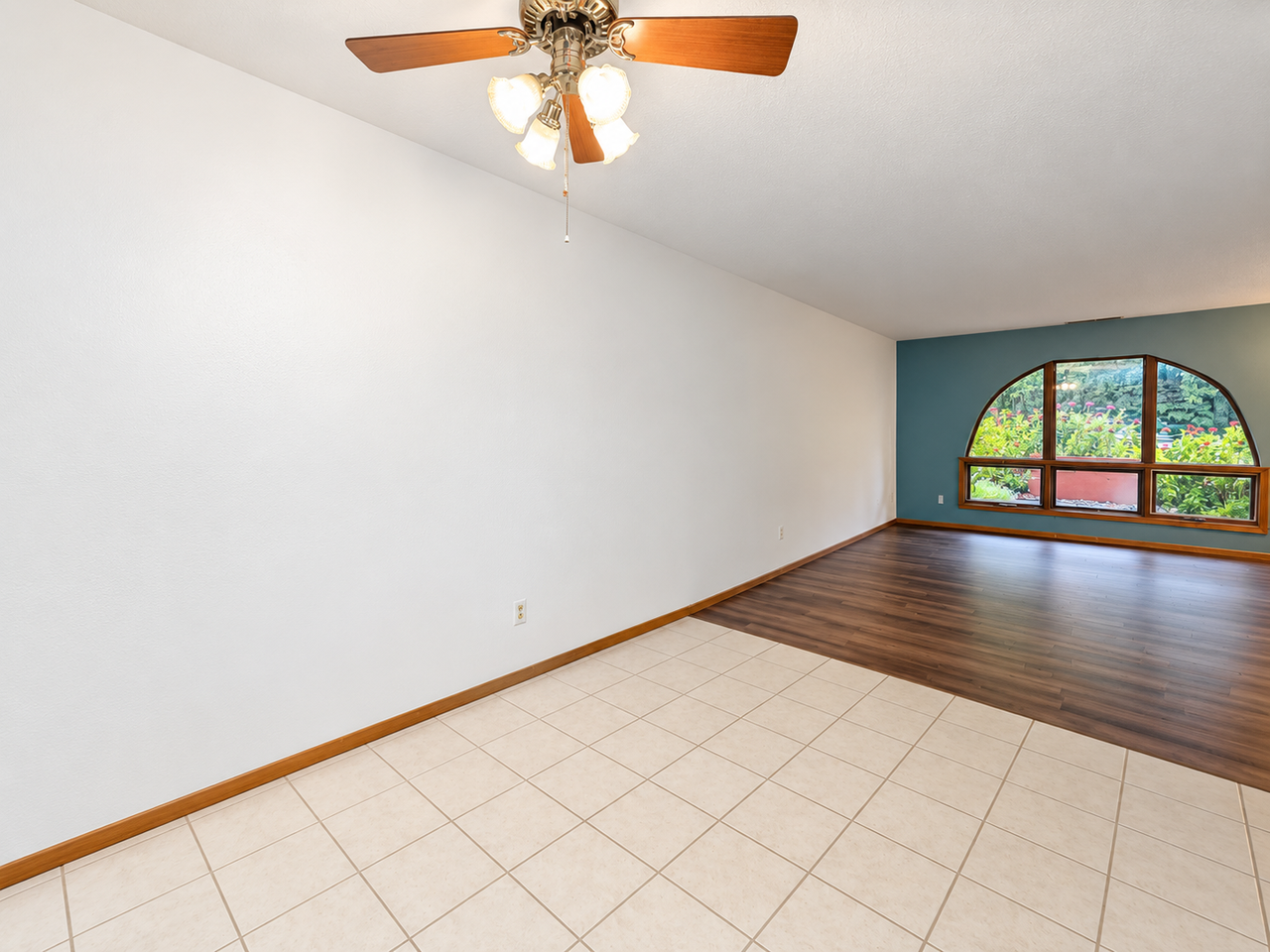 407 S Thompson Ave - Photo 5 of 18