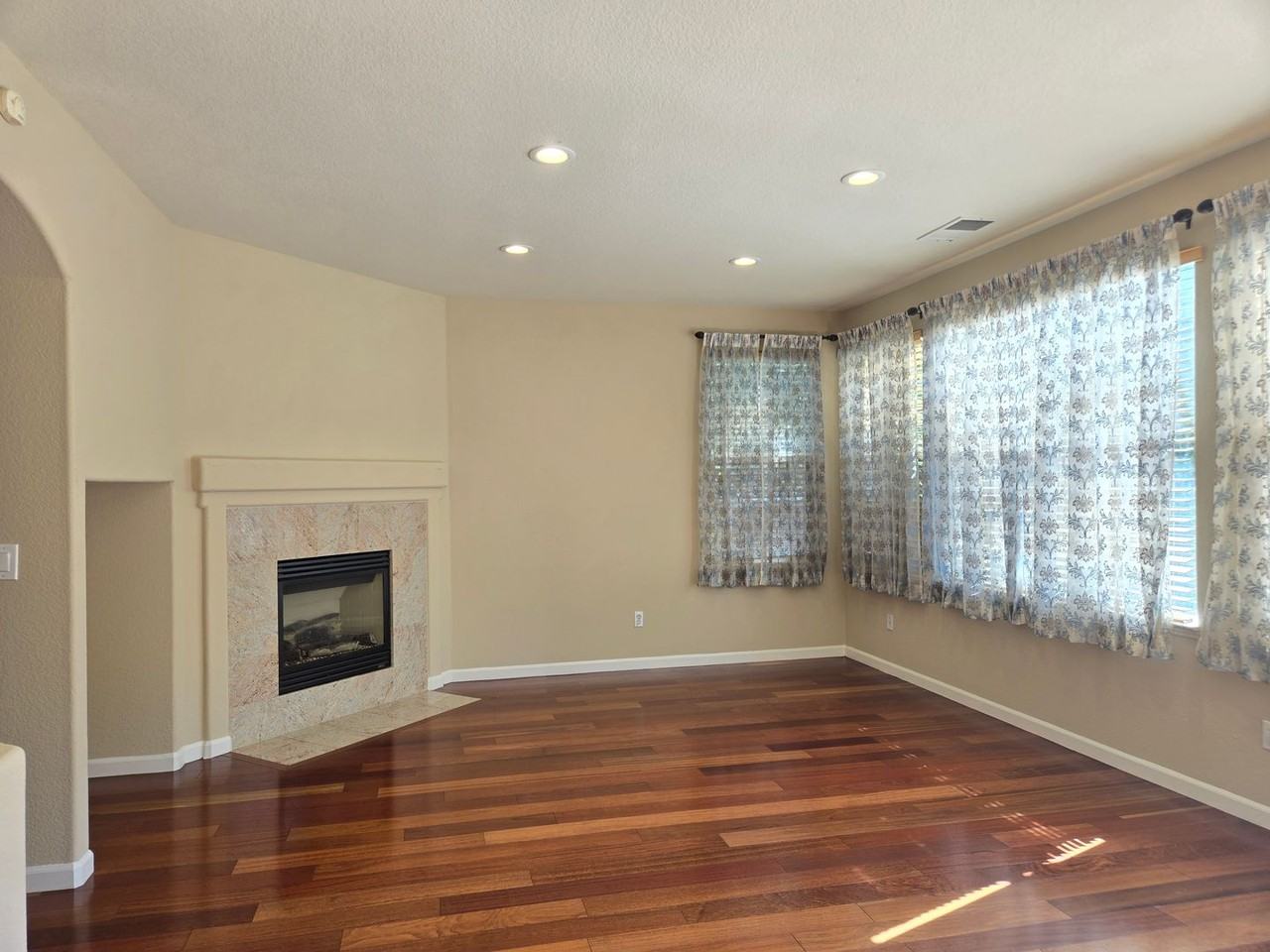 2761 Gilham Way - Photo 6 of 11