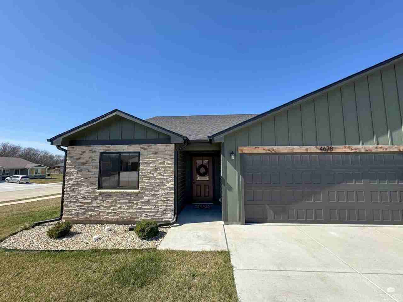 4678 Pierce Dr - Photo 2 of 18