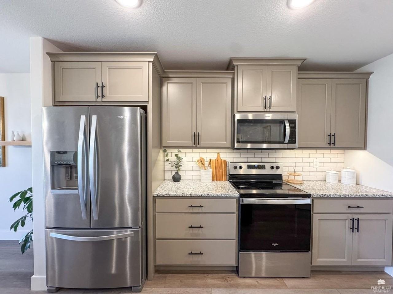 4678 Pierce Dr - Photo 3 of 18