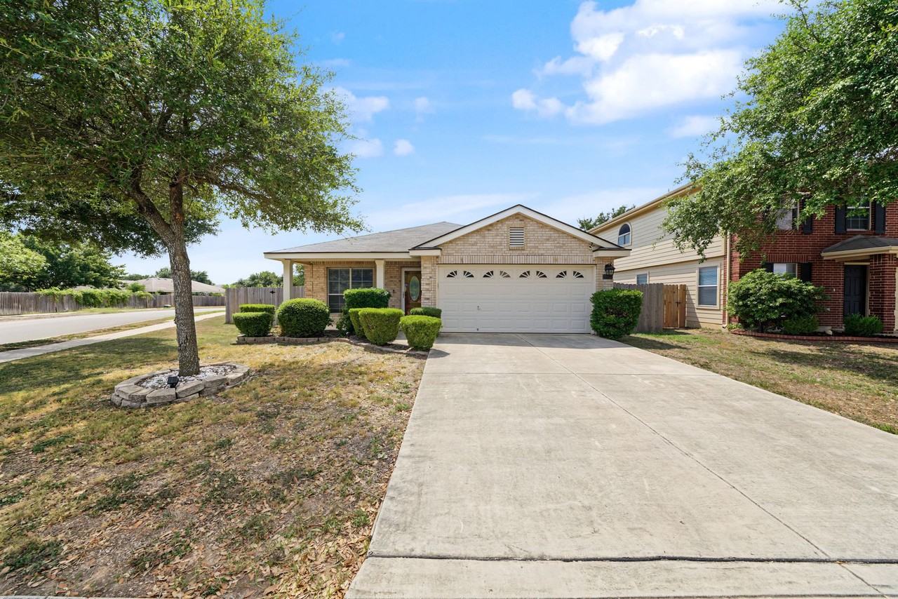10402 Appaloosa Bay - Photo 2 of 38