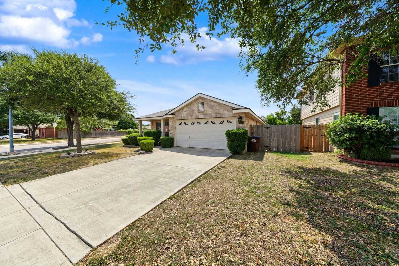 10402 Appaloosa Bay - Photo 6 of 38
