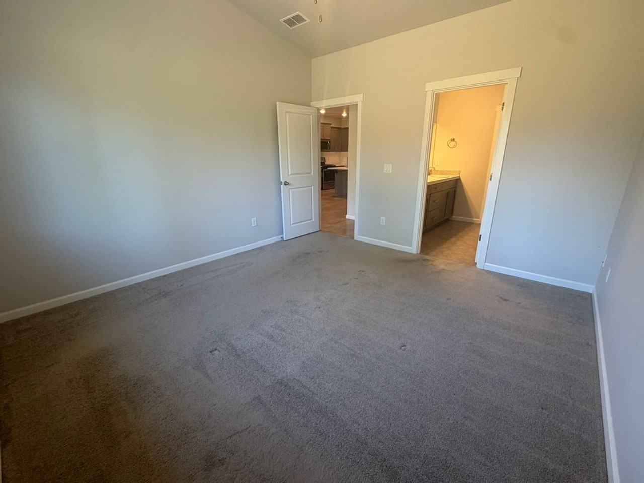 16624 Pine Creek Dr - Photo 4 of 40