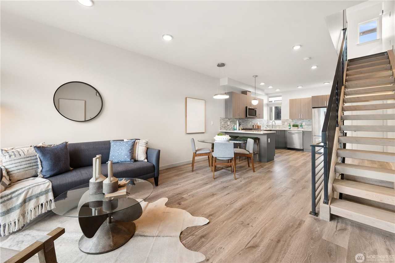 2422 Nw 60th St - Photo 3 of 29
