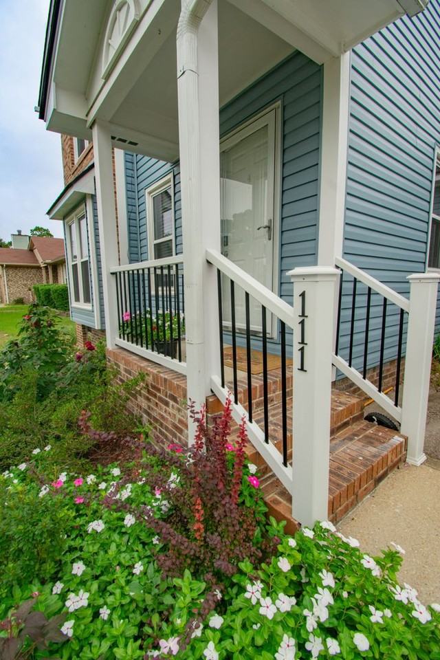 111 Kristin Ave - Photo 4 of 31
