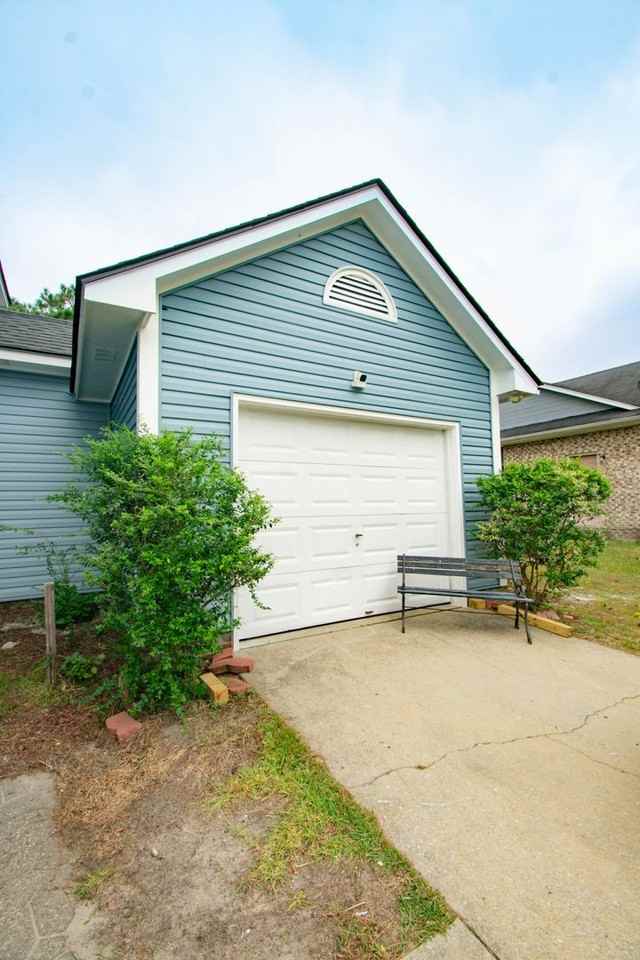 111 Kristin Ave - Photo 5 of 31