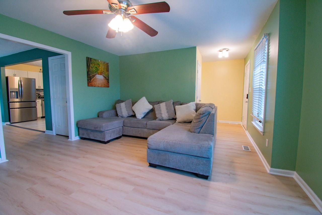 111 Kristin Ave - Photo 7 of 31