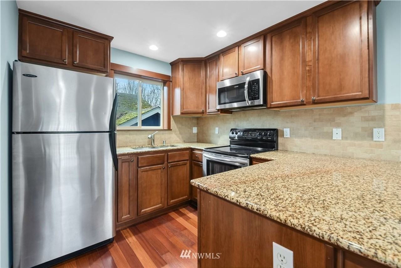 9423 35th Ave Sw #B - Photo 6 of 18