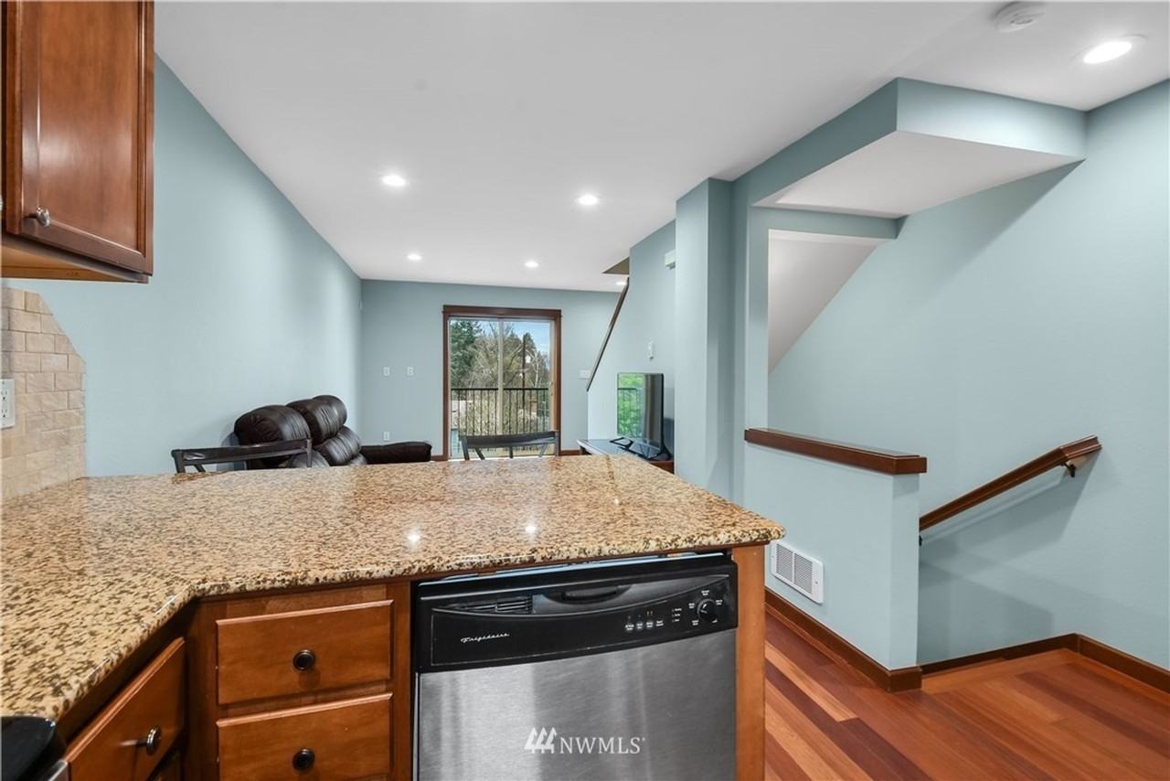 9423 35th Ave Sw #B - Photo 7 of 18