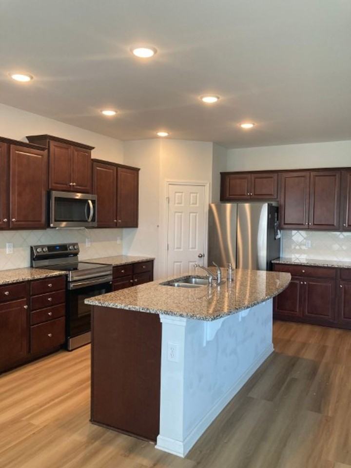 1806 Radnor Rd - Photo 3 of 20