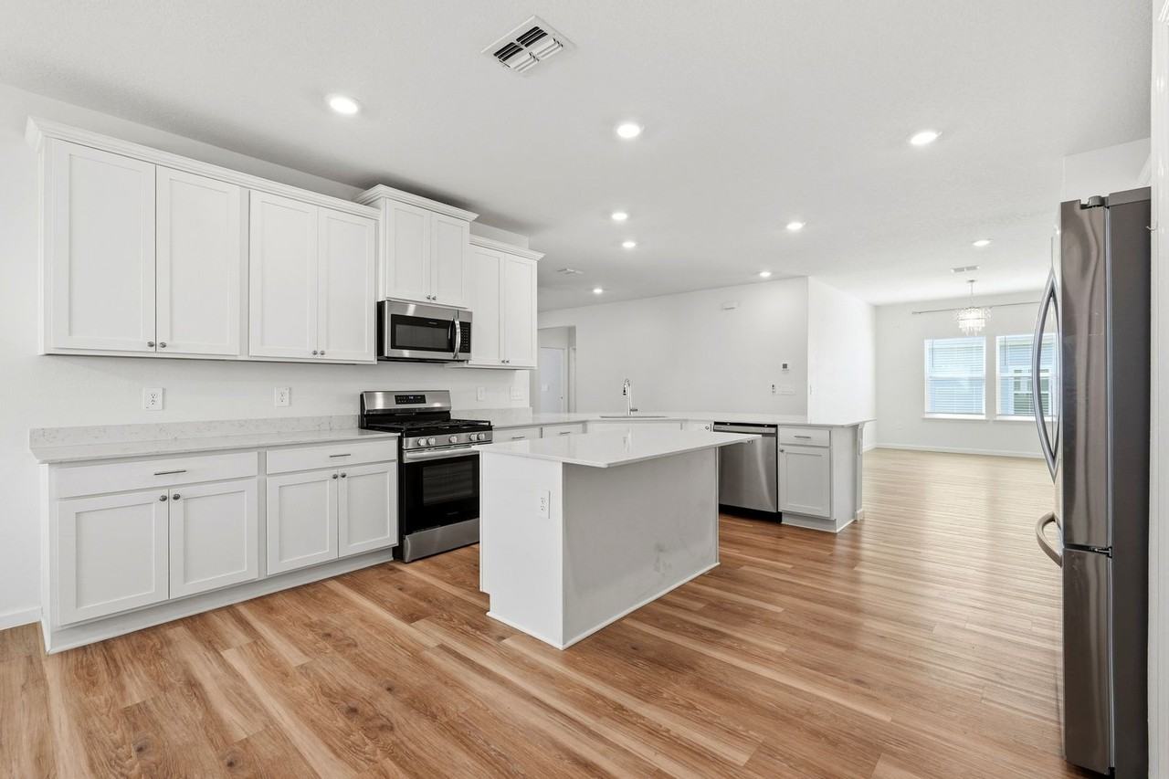 13697 Nw Convergence Blvd - Photo 4 of 34