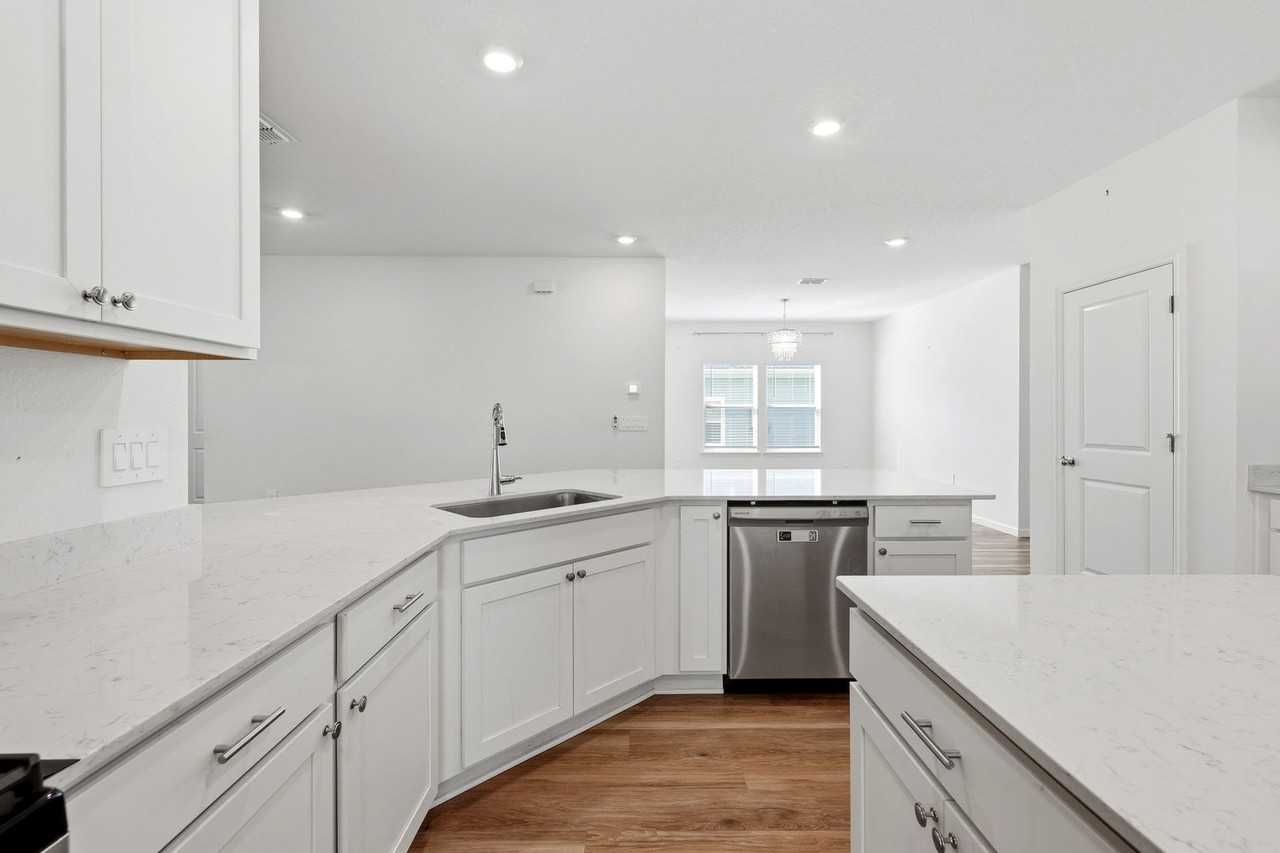 13697 Nw Convergence Blvd - Photo 7 of 34