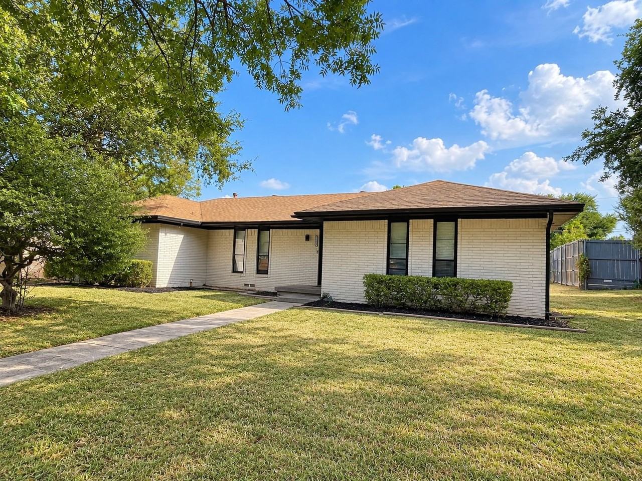 2404 Kentfield Dr - Photo 3 of 20