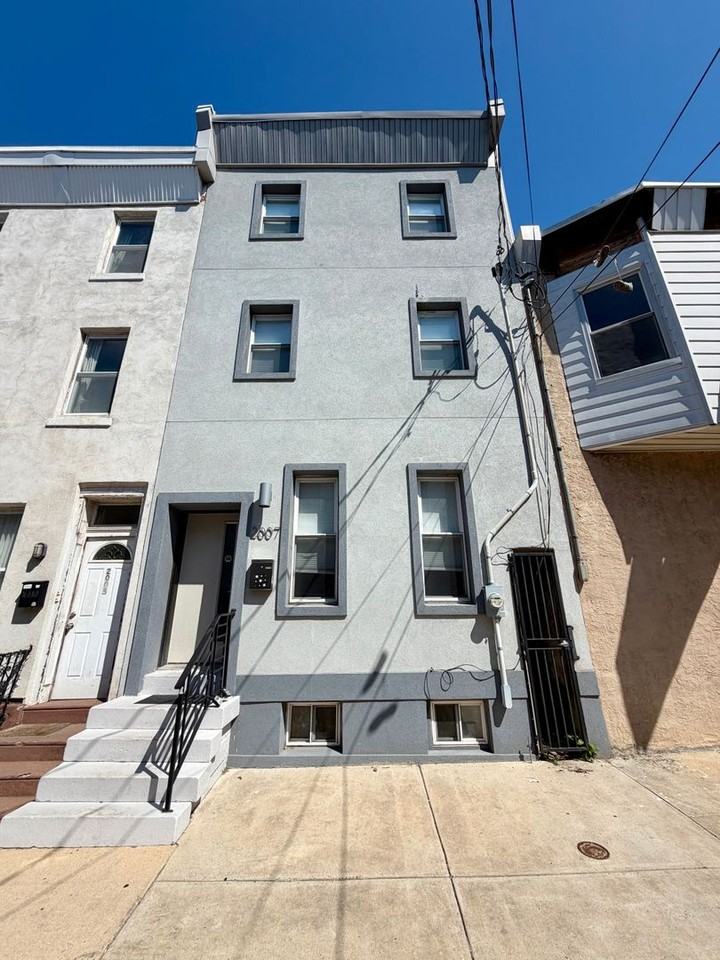 2007 E York St - Photo 2 of 28