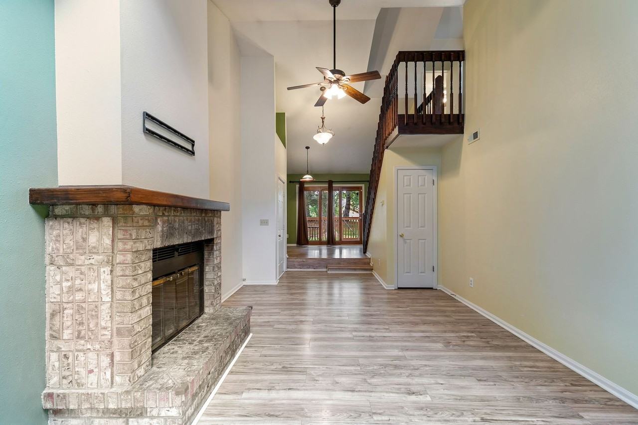 1090 Sundering Dr - Photo 4 of 26
