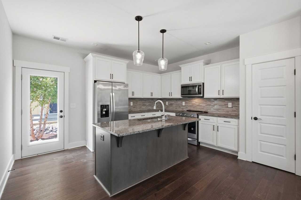 2305 Lacy St - Photo 7 of 28