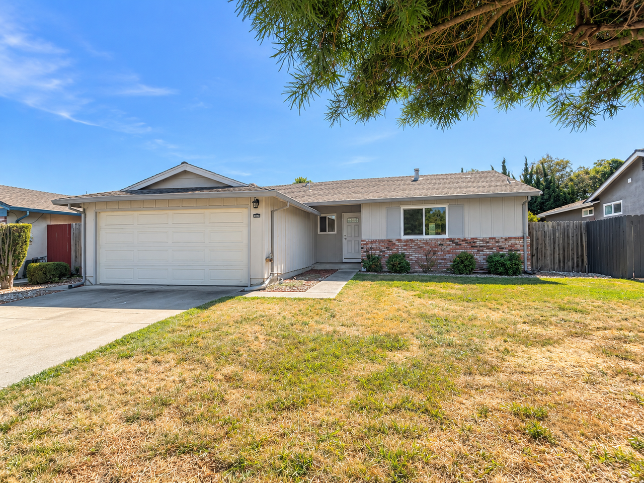 32456 Darlene Way - Photo 2 of 12