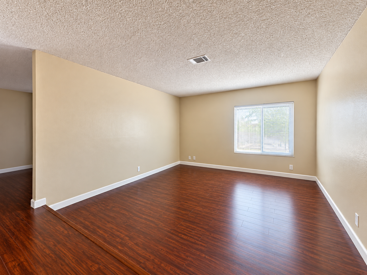 32456 Darlene Way - Photo 3 of 12