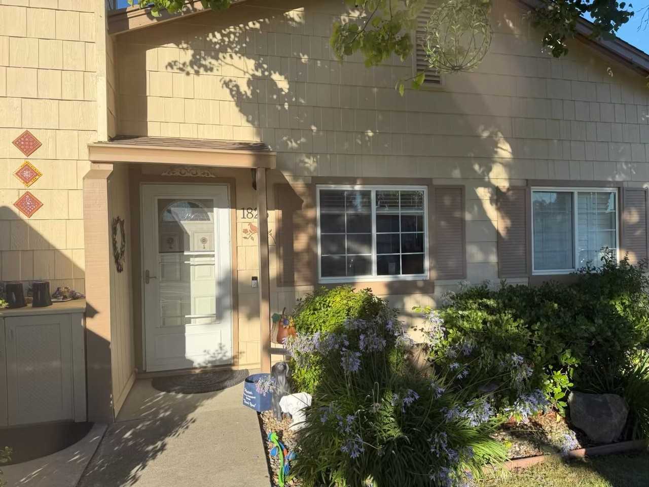 1825 Rhododendron Dr - Photo 2 of 17
