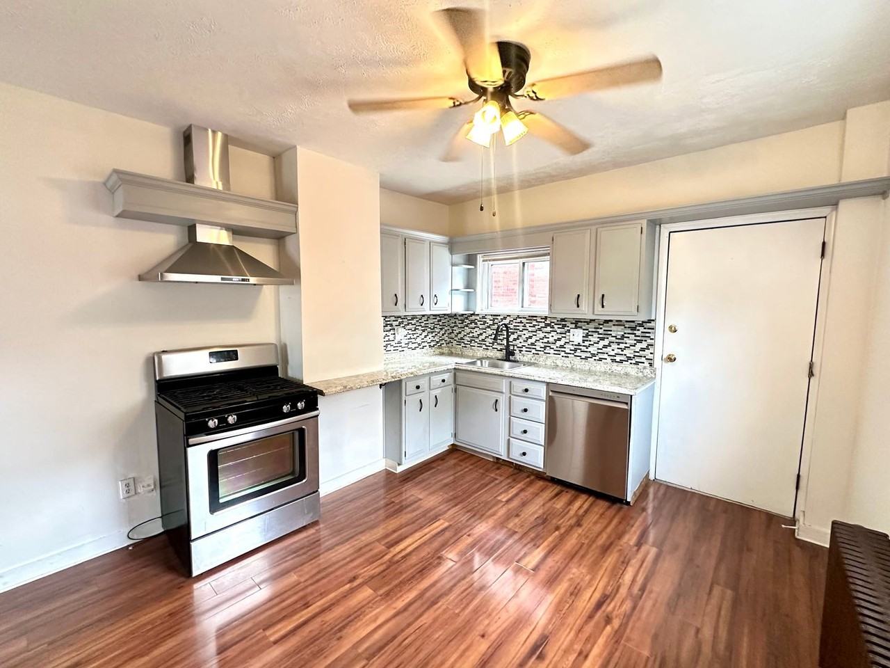 168 47th St - Photo 4 of 12