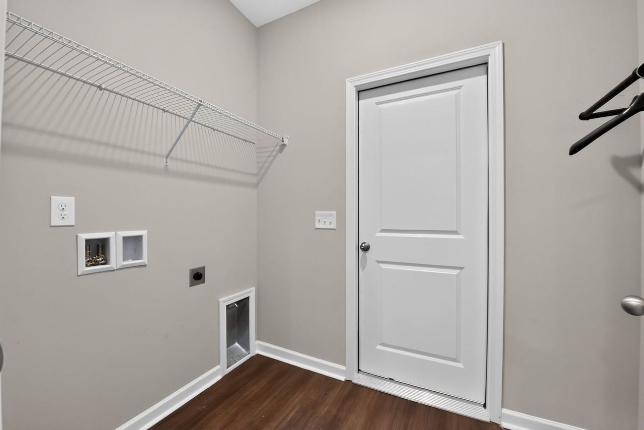 4323 Alderic St - Photo 5 of 17