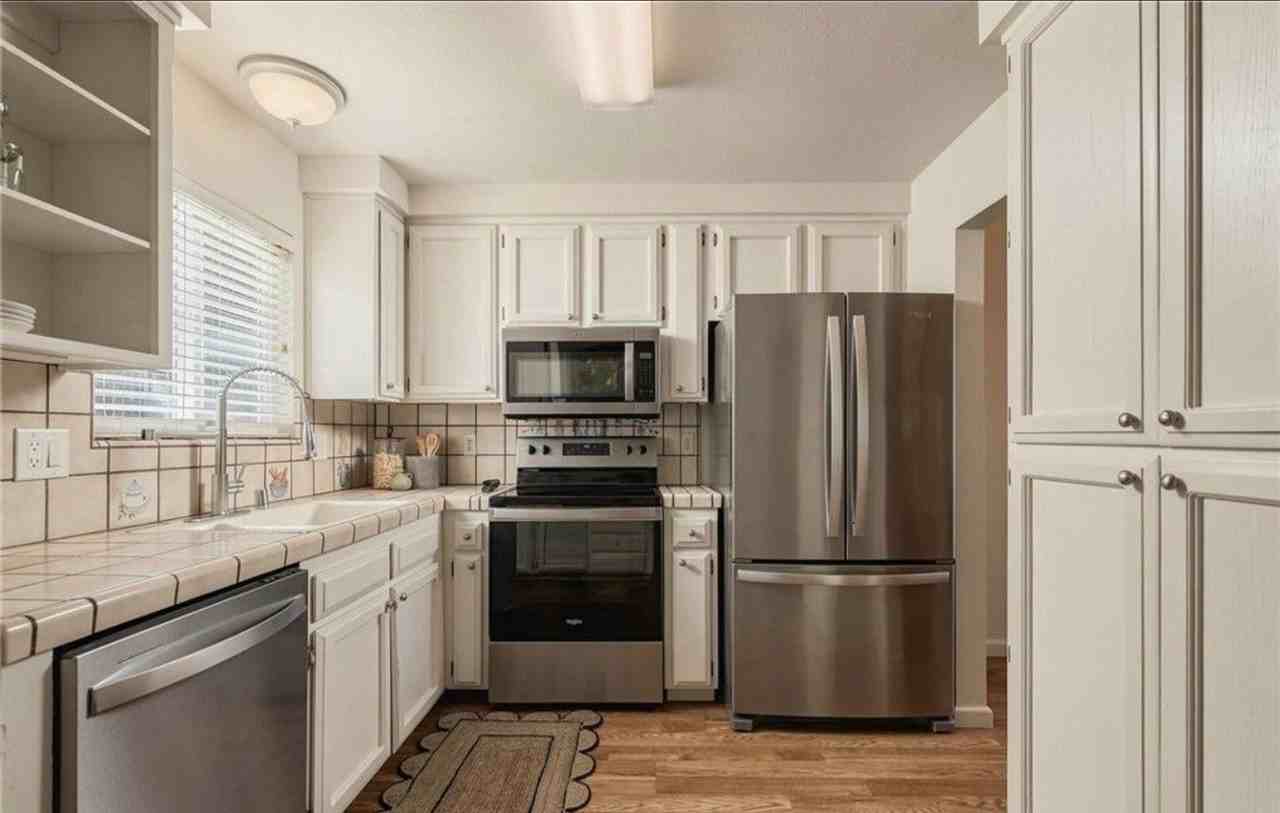 30 Burkeshire Ct - Photo 7 of 15