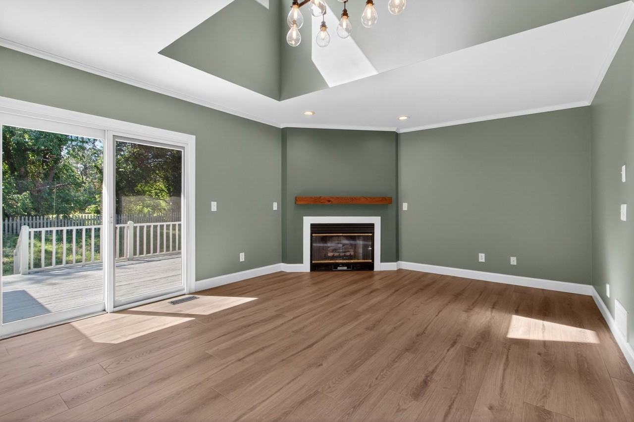 18609 Broadfield Dr - Photo 3 of 37