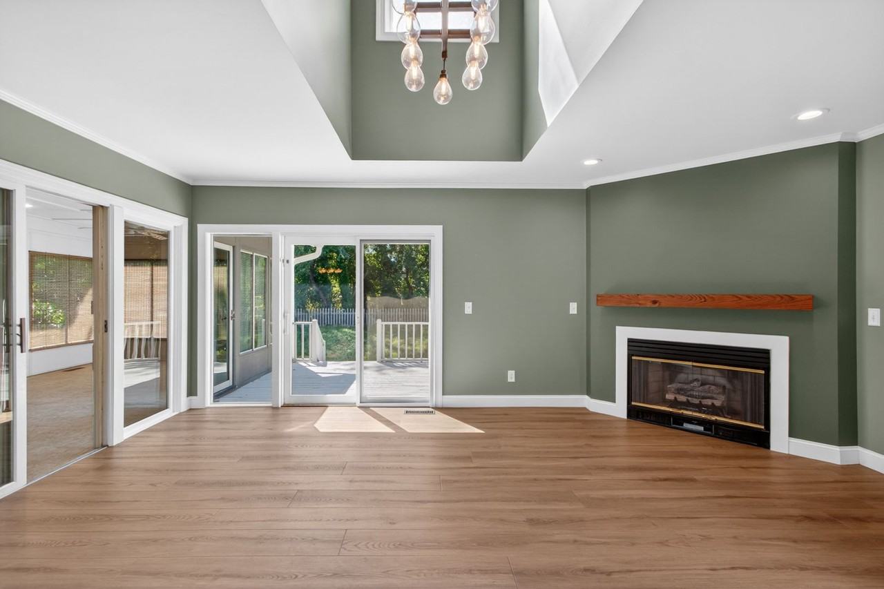 18609 Broadfield Dr - Photo 4 of 37
