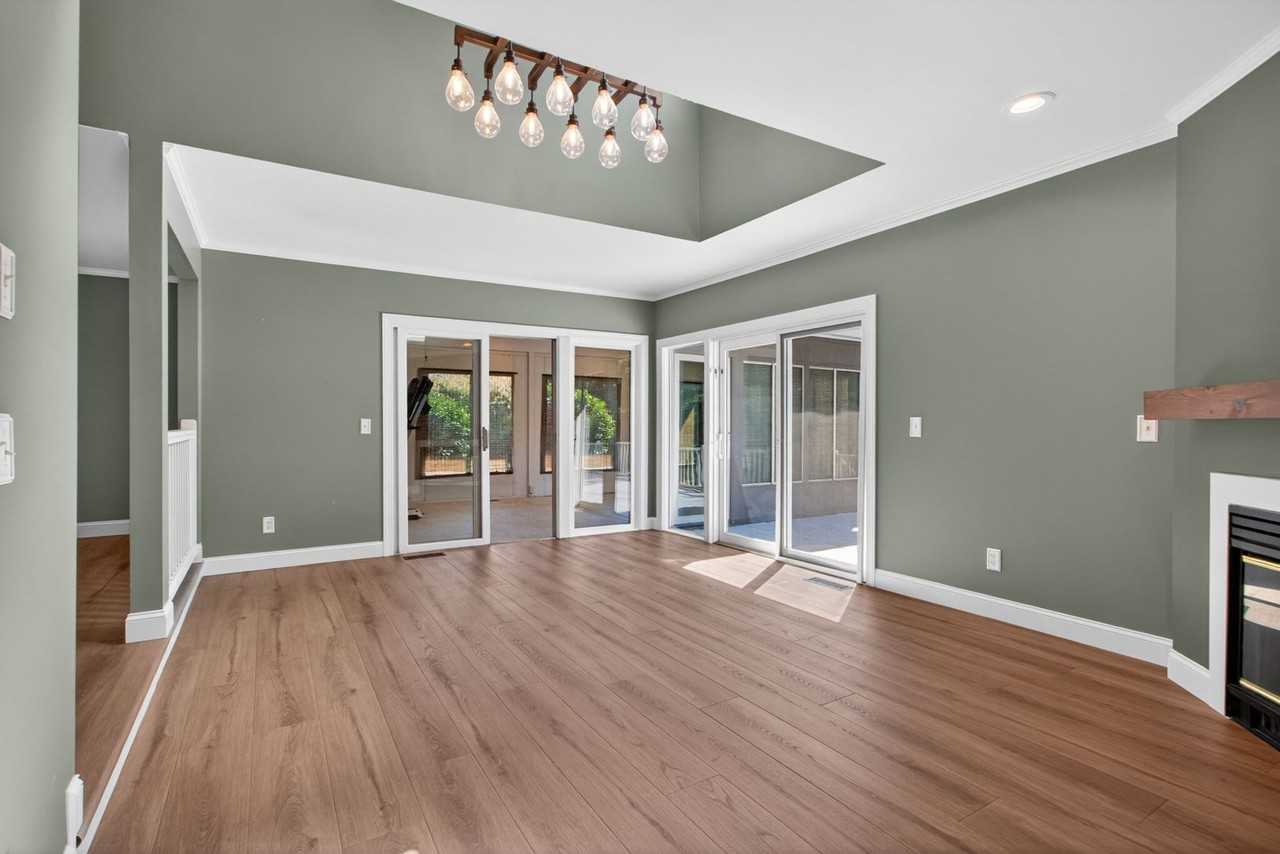 18609 Broadfield Dr - Photo 5 of 37
