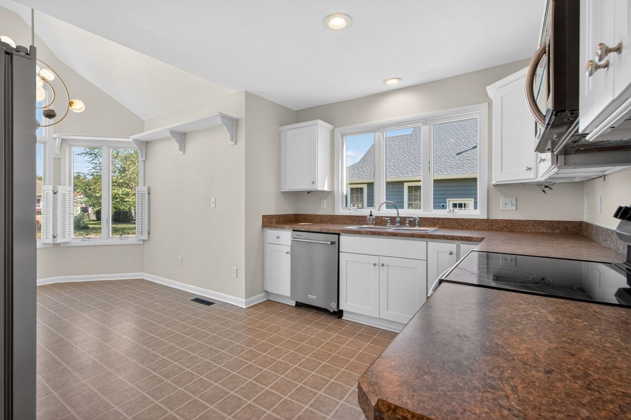 18609 Broadfield Dr - Photo 7 of 37