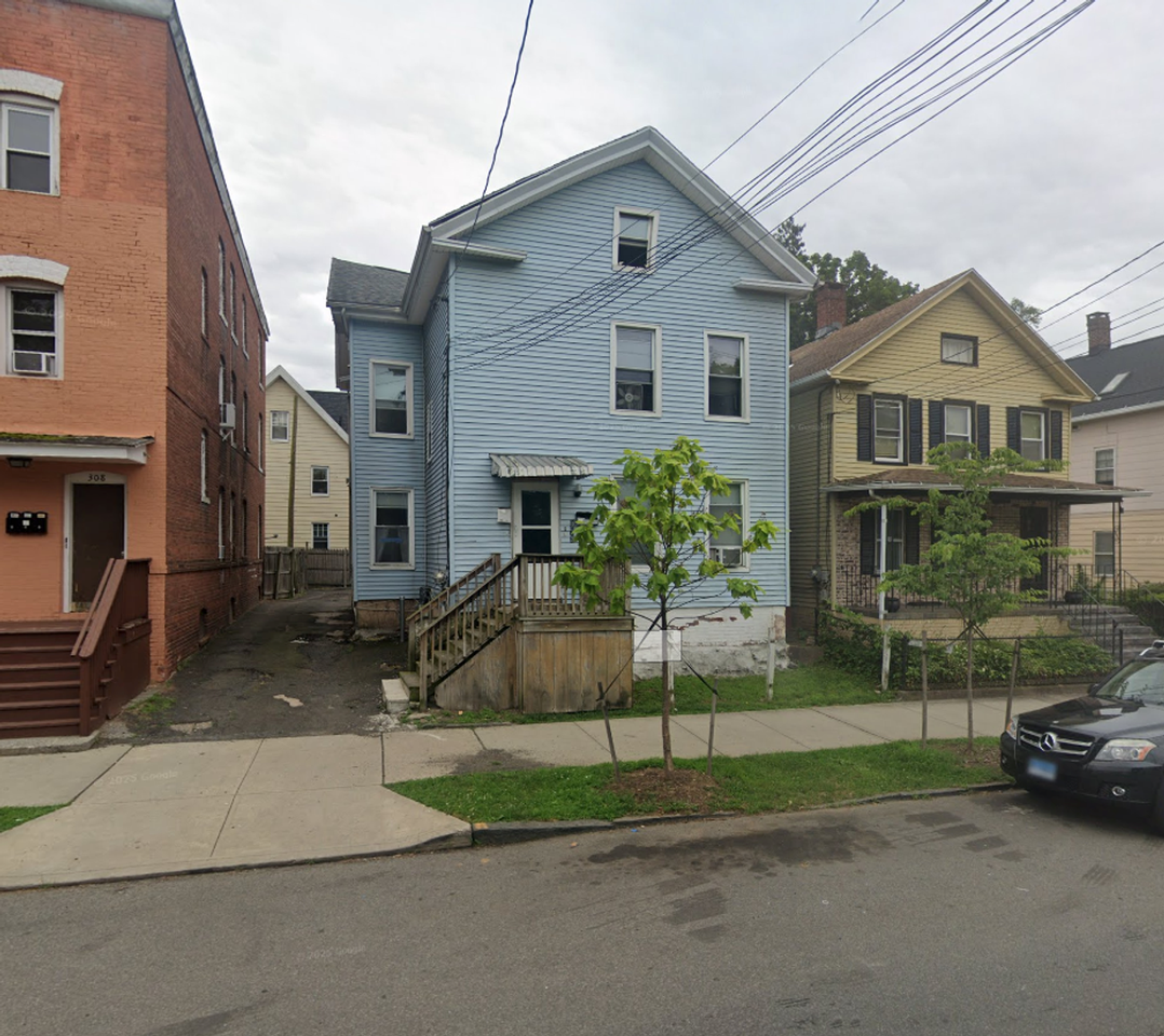 312 Davenport Ave - Photo 5 of 24