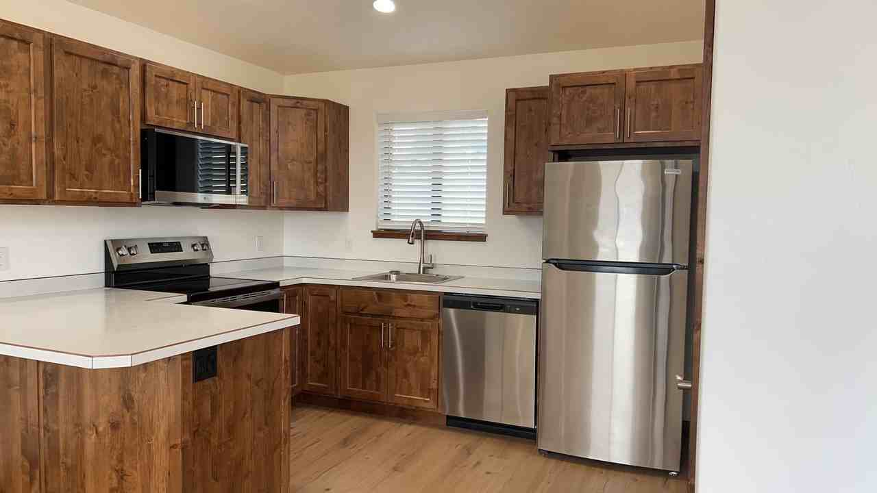 660 Ne Chapel St - Photo 4 of 10