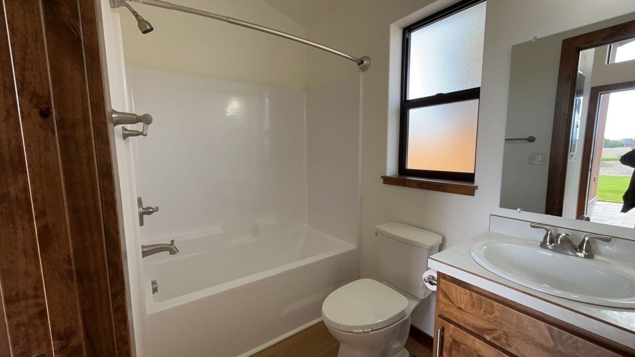 660 Ne Chapel St - Photo 6 of 10