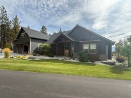 featured image of 875 Saddleback Dr