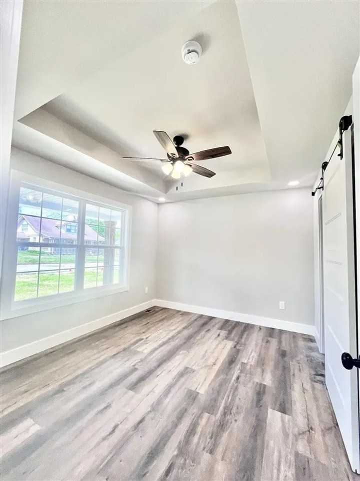 110 Pearl St - Photo 5 of 10