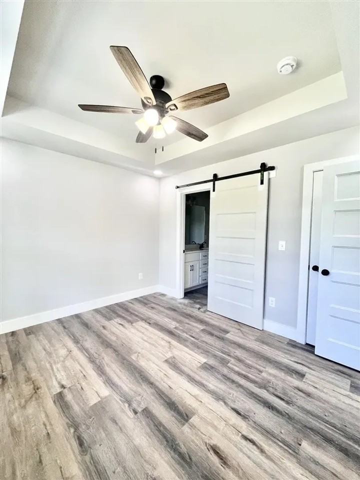 110 Pearl St - Photo 6 of 10