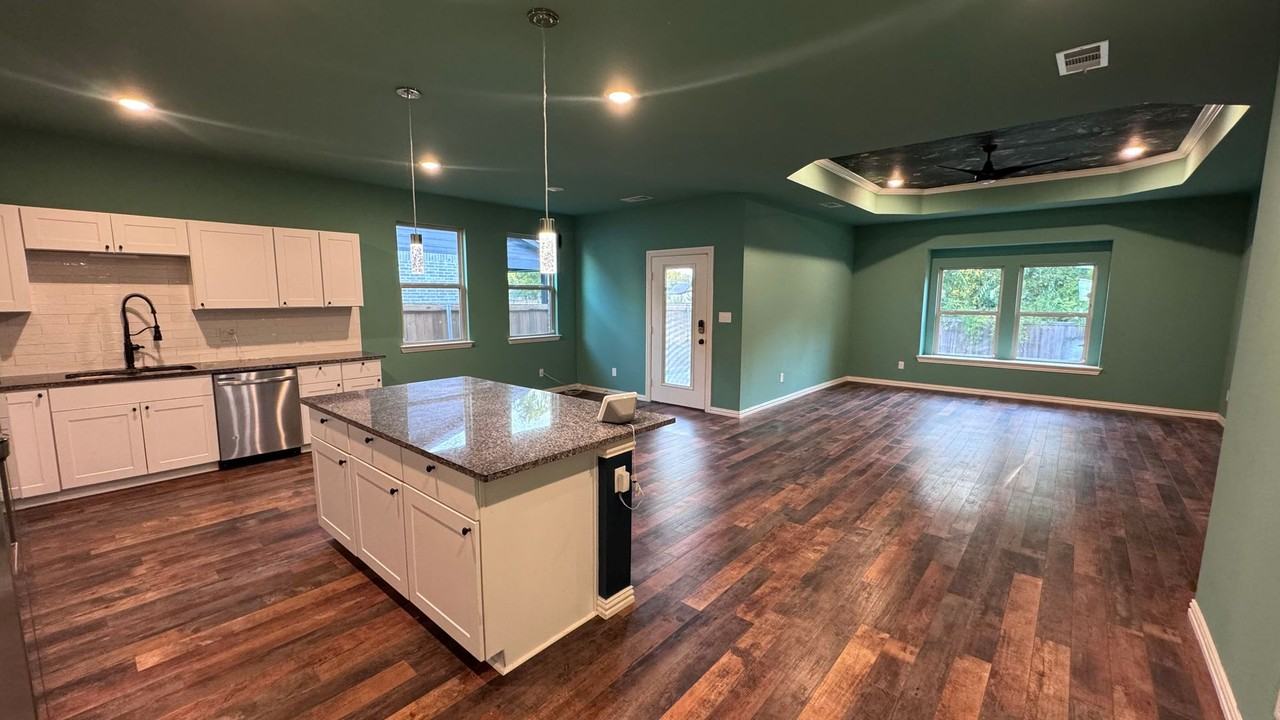 2219 College St - Photo 3 of 23